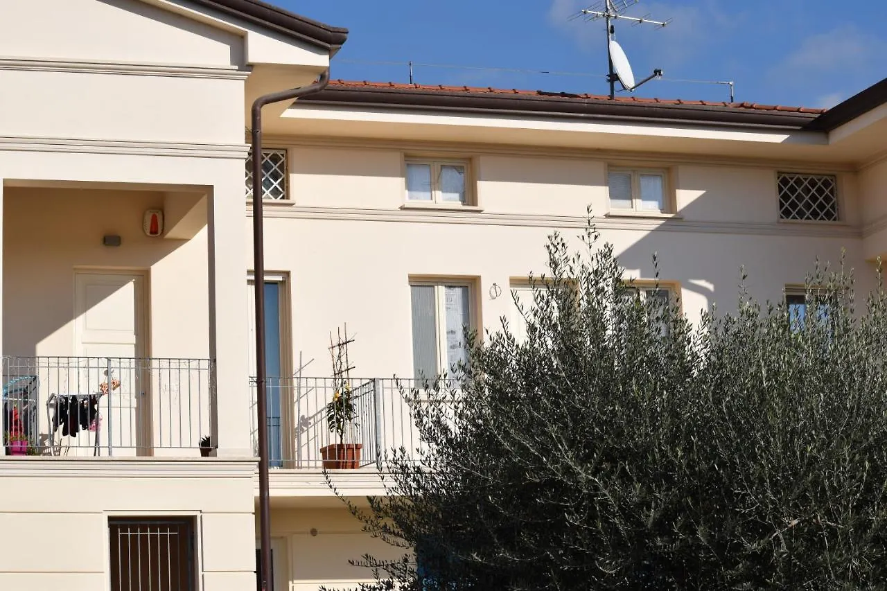 Cb House Tuscany Pietrasanta 0*,  Italia